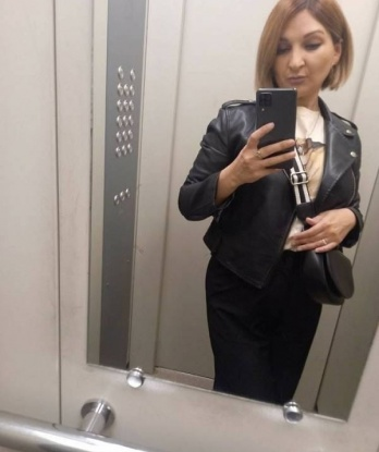 🌟 Я живу в Москве и рада пригласить тебя к себе, чтобы сделать нашу встречу комфортной и расслабляющей. 💋
У меня множество услуг, которые я могу предложить тебе. Только представь, мы можем провести вечер в романтическом ресторане, а затем окунуться в мир страсти и наслаждения в моей обворожительной компании. 😘 Мои таланты простираются от классического массажа до более интимных игр.
Мои фото говорят сами за себя. Это я - искренняя и соблазнительная сексуальная богиня, готовая раскрыть все свои секреты и желания тебе. Мои клиенты оставляют только положительные отзывы, потому что я всегда стараюсь предоставить им незабываемый опыт. 💕
Поэтому не откладывай на потом и обратись ко мне прямо сейчас! Позволь мне показать тебе всю свою страсть и сделать твои фантазии реальностью. Звони или пиши в любое время. Жду тебя с нетерпением, чтобы создать вместе незабываемые моменты! 💫 Алечка